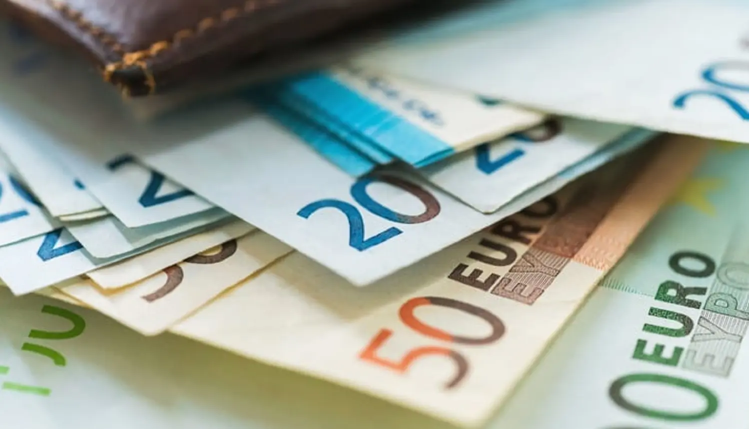 Compensazioni fiscali più rigide: la manovra 2026 abbassa la soglia da 100mila a 50mila euro Compensazioni fiscali più rigide: la manovra 2026 abbassa la soglia da 100mila a 50mila euro