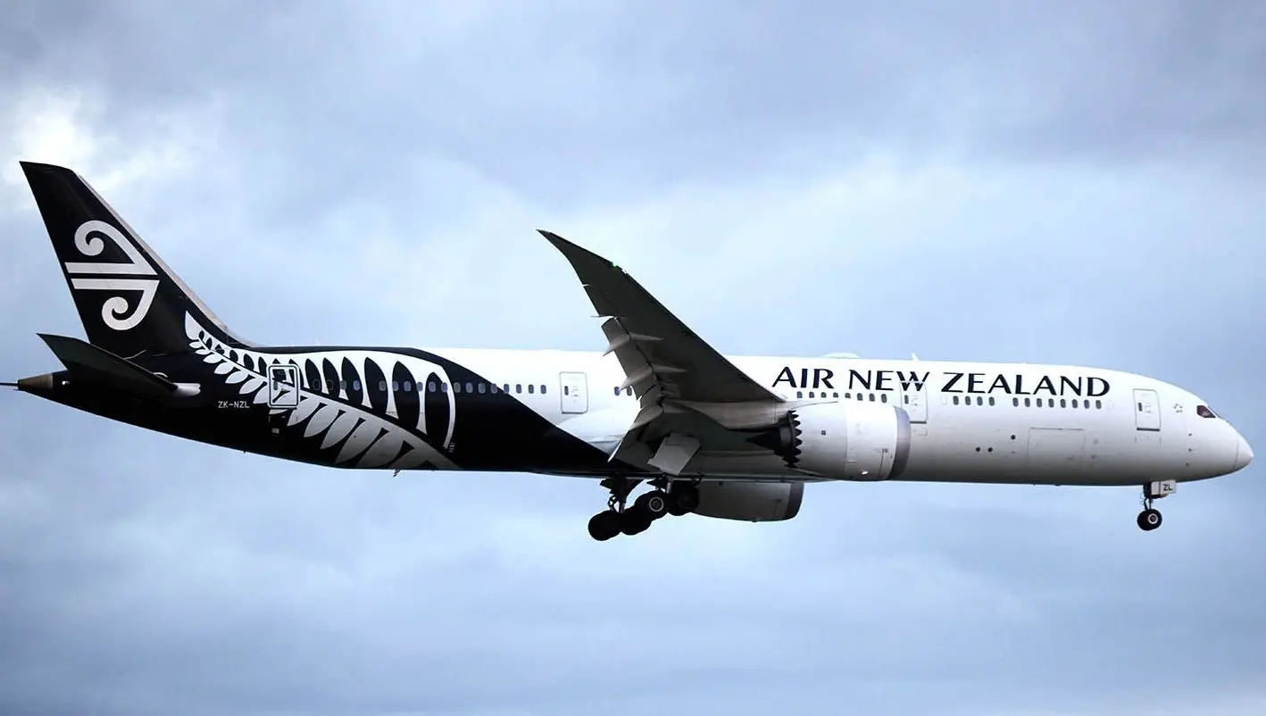 Passione ad alta quota: coppia arrestata per “atti osceni” sul volo Auckland Nelson