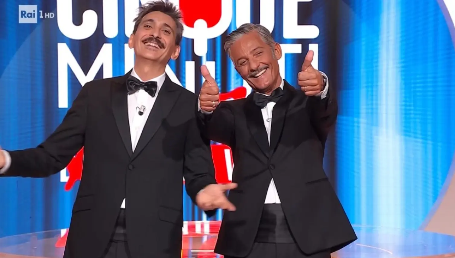 Fiorello si prende Cinque Minuti senza Vespa per l’anteprima de La Pennicanza e spunta Gerry Scotti: gag e risate Fiorello si prende Cinque Minuti senza Vespa per l’anteprima de La Pennicanza e spunta Gerry Scotti: gag e risate