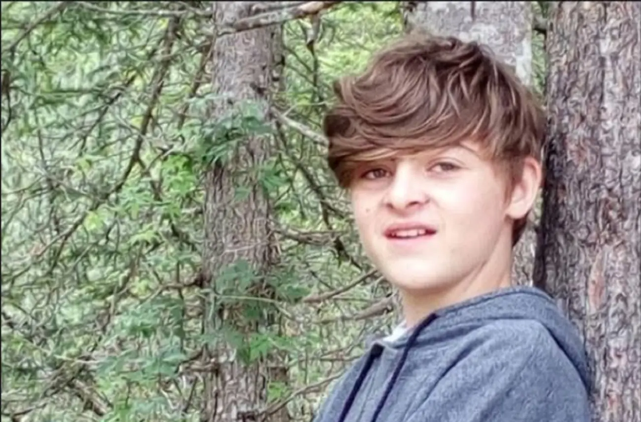 Francesco Gianello morto a 14 anni di tumore, i genitori a processo: ‘Non volevamo ucciderlo’ Francesco Gianello morto a 14 anni di tumore, i genitori a processo: ‘Non volevamo ucciderlo’