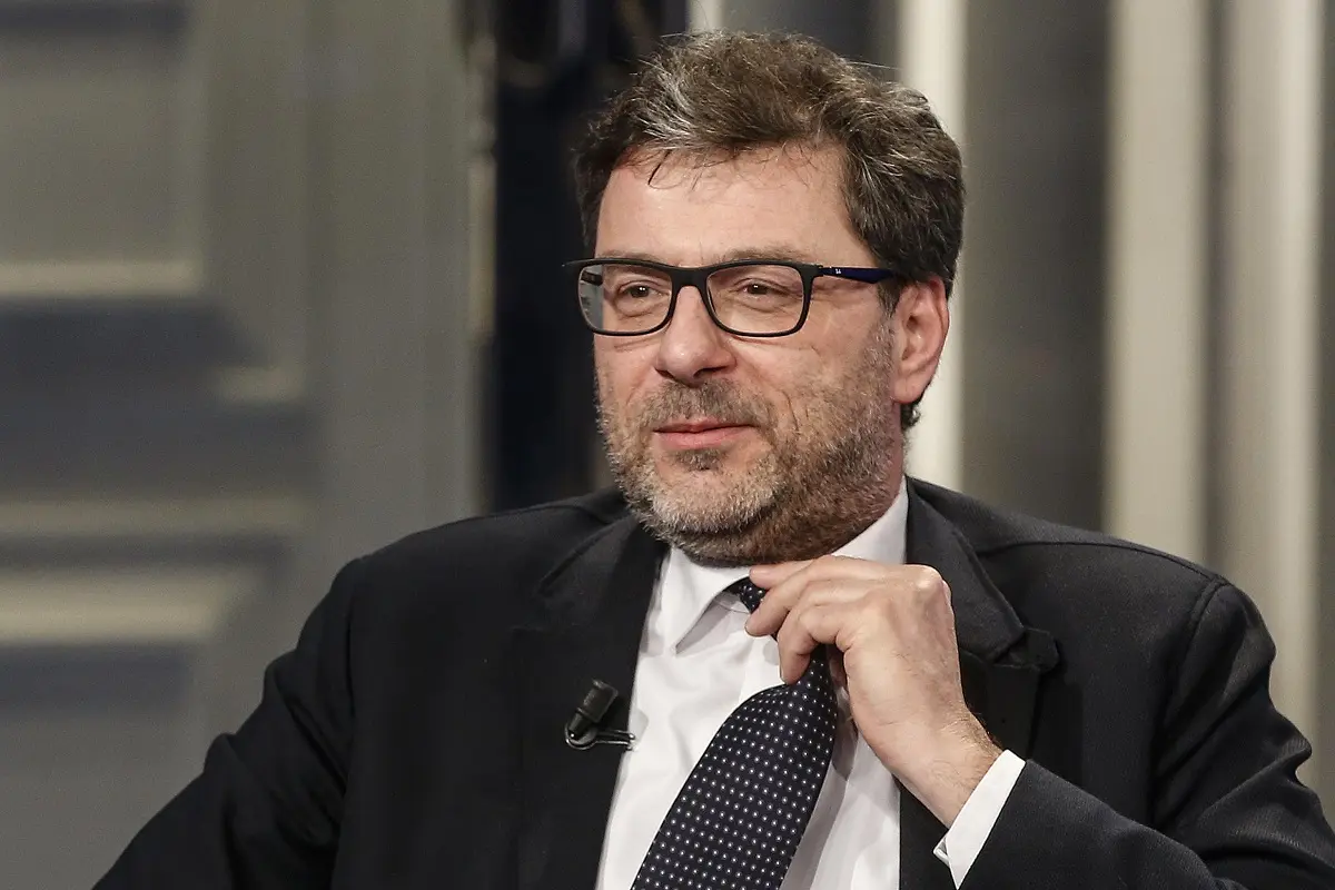 Affitti brevi, Giorgetti: ‘Airbnb ha distrutto il mercato’, la proposta dello sconto: a chi spetterebbe Affitti brevi, Giorgetti: ‘Airbnb ha distrutto il mercato’, la proposta dello sconto: a chi spetterebbe