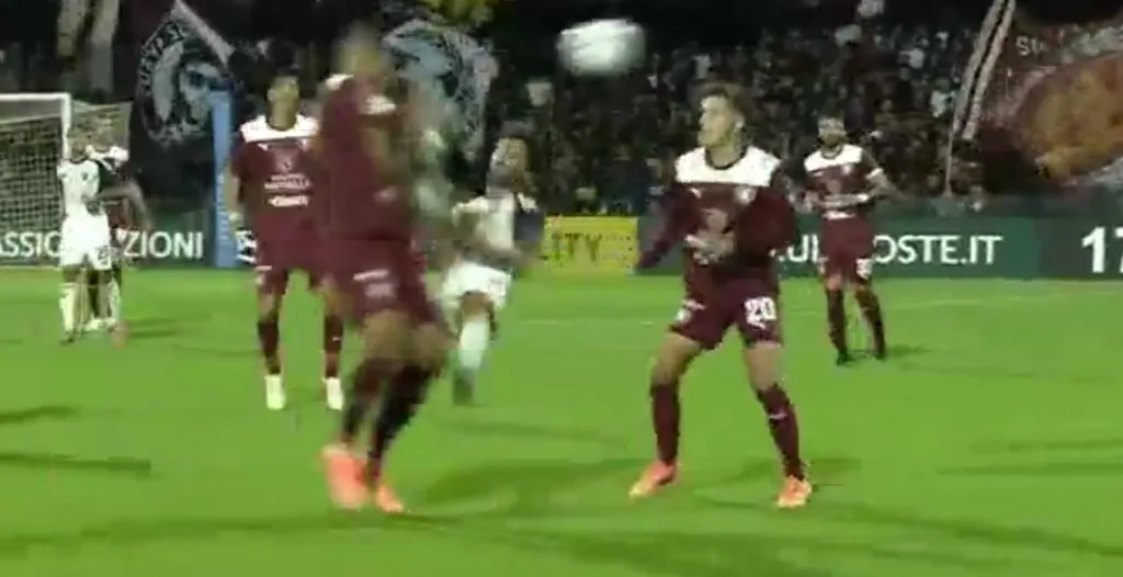 Il calcio in faccia a Capomaggio