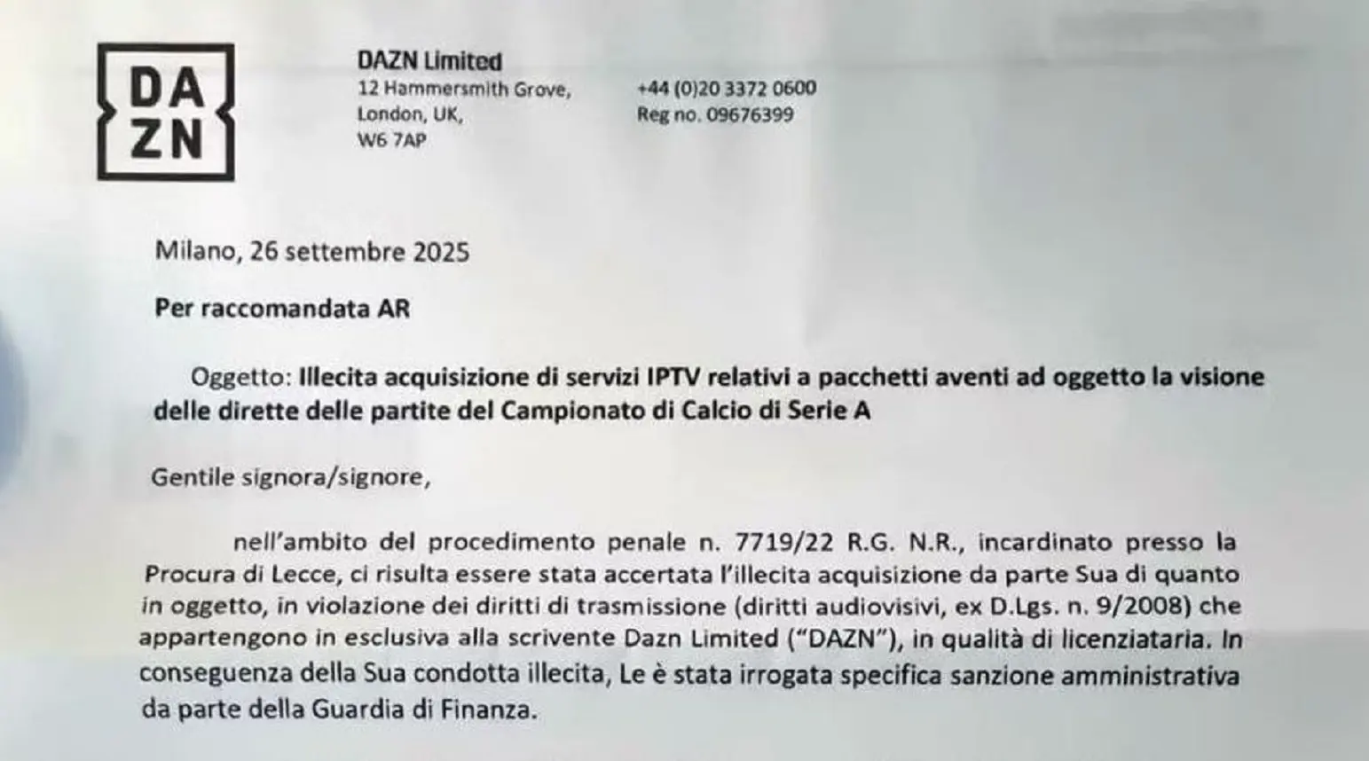 Dazn scrive agli utenti che hanno visto partite illegalmente e chiede 500 euro