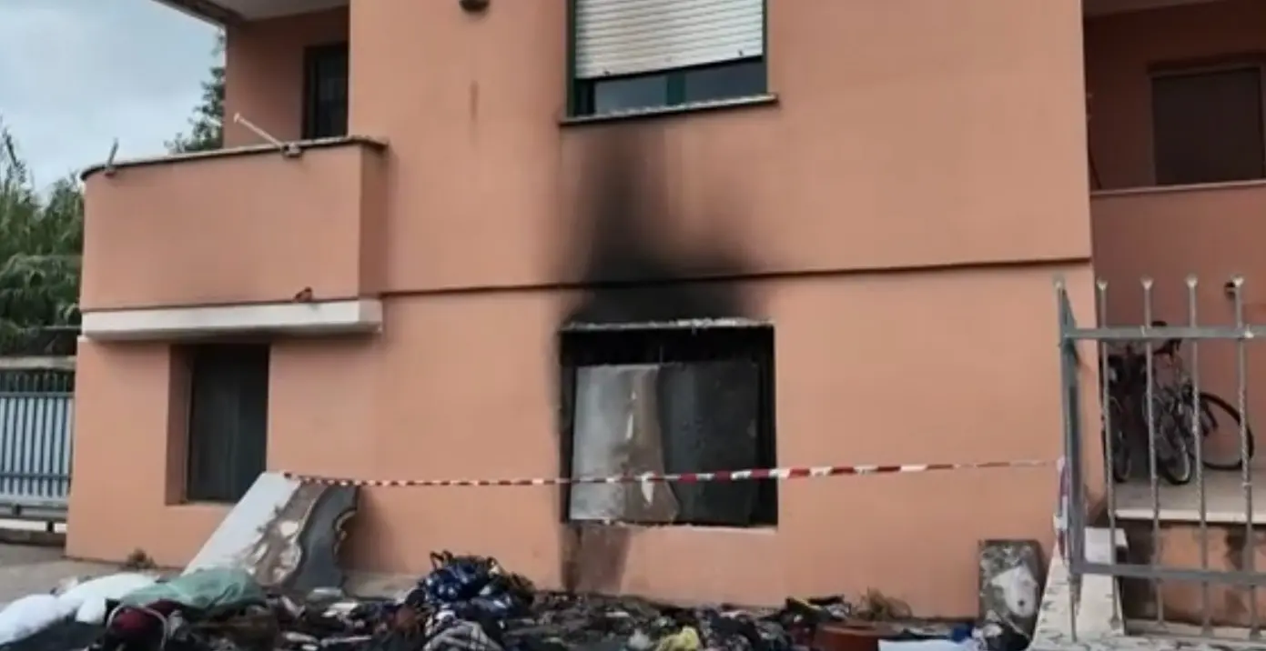 Rogo a Latina Scalo, giovane chef e compagna vivi per miracolo: l’ipotesi della vendetta familiare Rogo a Latina Scalo, giovane chef e compagna vivi per miracolo: l’ipotesi della vendetta familiare