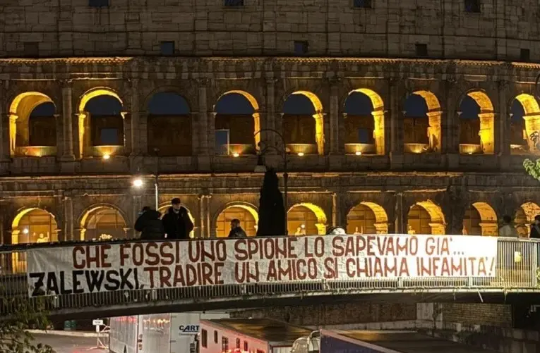 Lo striscione contro Zalewski