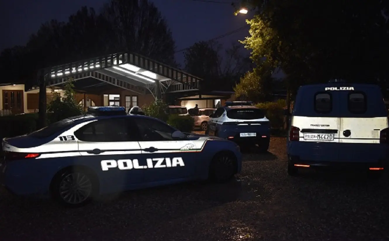 Pavia, chiede il latte alla vicina e abusa di lei, poi molesta una poliziotta: arrestato 29enne