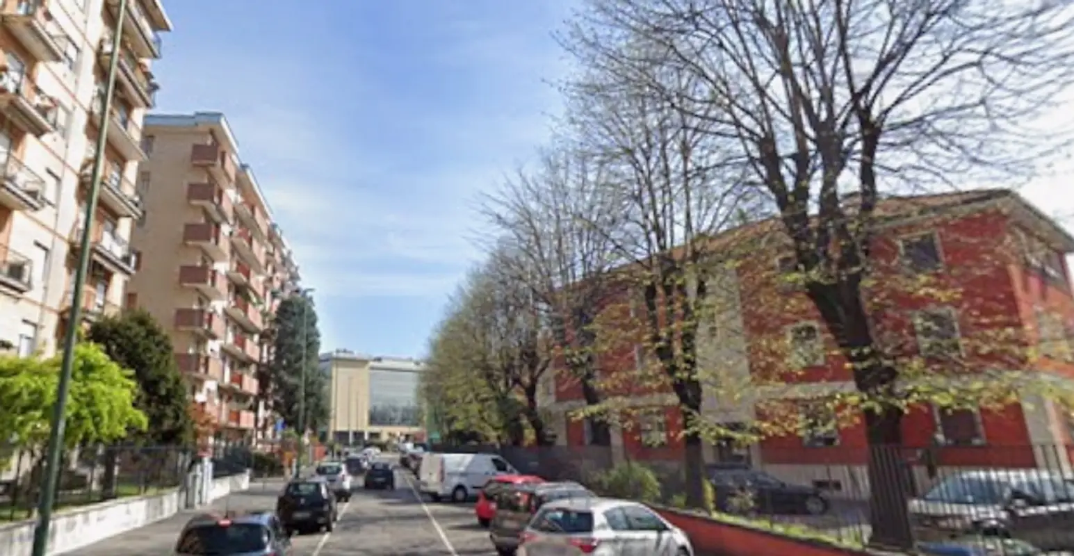 Sesto San Giovanni, 71enne si getta dal 6° piano durante lo sfratto e muore: ‘Non ce la faccio più’