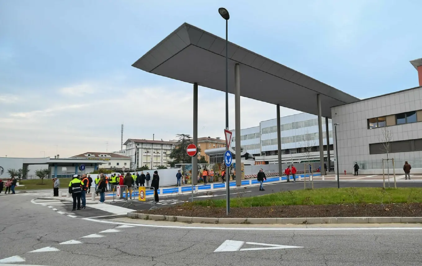 Tragedia a Borso del Grappa: neonata muore dopo il parto in casa, “asfissia e choc emorragico”