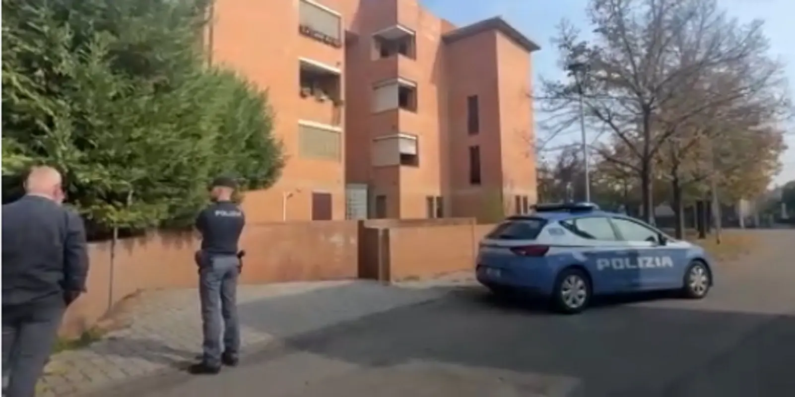 Mirandola, uccide la moglie malata e si lancia dal balcone: dramma della solitudine in Emilia