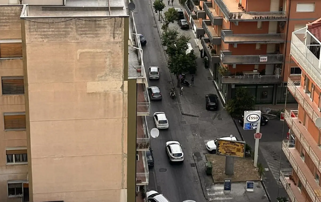 Diciannovenne si lancia dall’auto dopo un litigio col fidanzato a Piazza Armerina: è grave