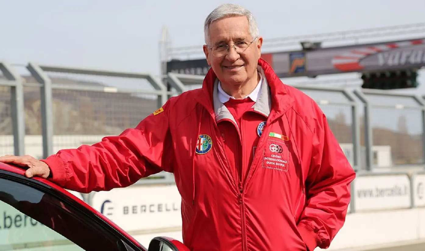 Andrea de Adamich, addio al gentiluomo dei motori: dall’incidente a Silverstone alla tv Andrea de Adamich, addio al gentiluomo dei motori: dall’incidente a Silverstone alla tv