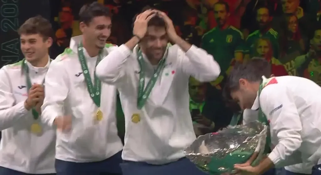 Bolelli fa cadere il piatto della Coppa Davis