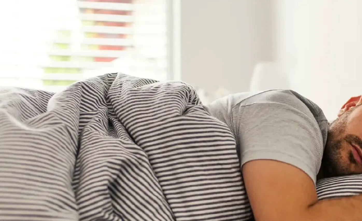 Dormire bene salva il cuore: ma luce artificiale e melatonina possono metterlo a rischio