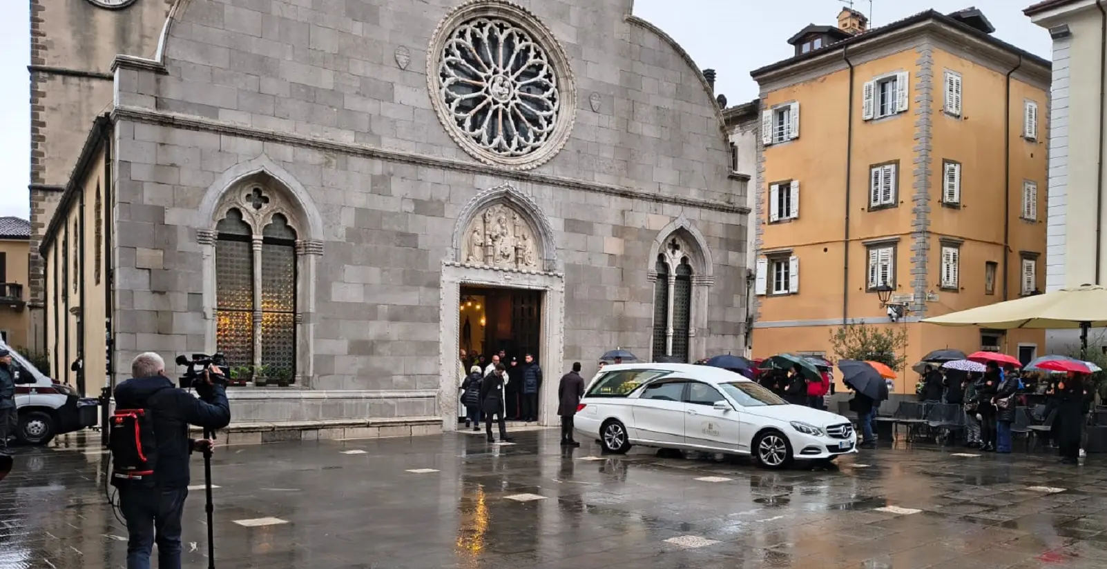 Olena Stasiuk non risponde al giudice: ‘Rischio atti autolesionistici’, Muggia si ferma per il piccolo Giovanni
