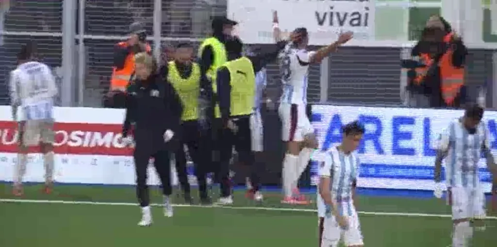 Golemic festeggia con i tifosi