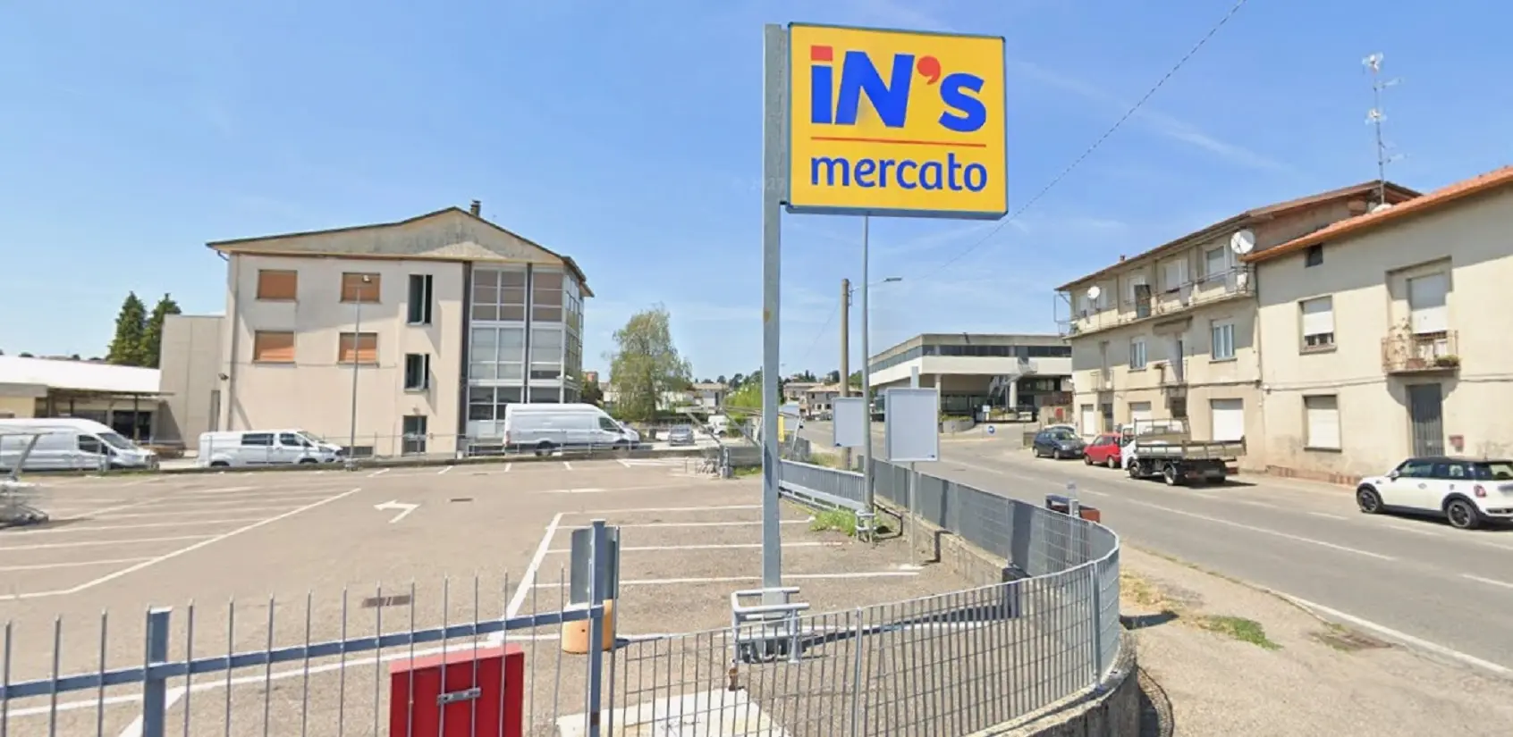 Cantù, tenta di violentare commessa di 23 anni all’apertura del supermercato: arrestato pakistano Cantù, tenta di violentare commessa di 23 anni all’apertura del supermercato: arrestato pakistano