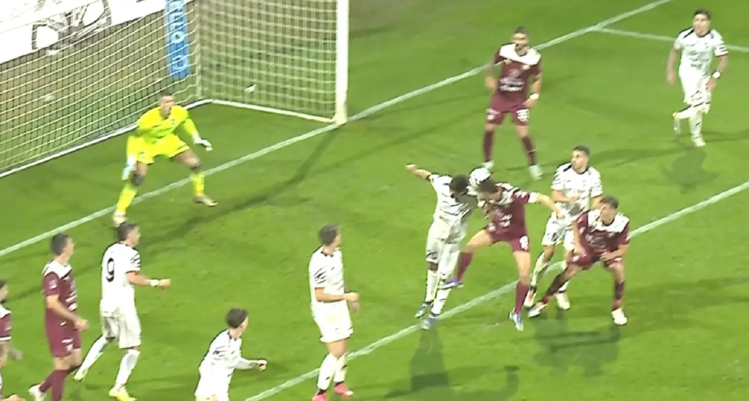 Pagelle Salernitana Crotone 0 0: i granata perdono la vetta, male Inglese e Capomaggio