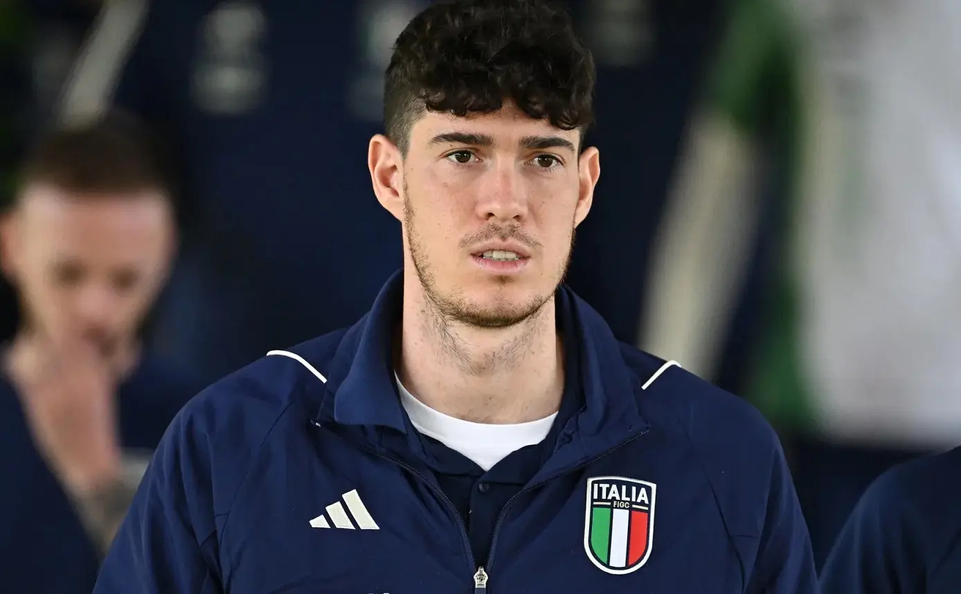 Furto nella villa di Alessandro Bastoni: ladri in azione mentre il difensore dell’Inter era a San Siro Furto nella villa di Alessandro Bastoni: ladri in azione mentre il difensore dell’Inter era a San Siro