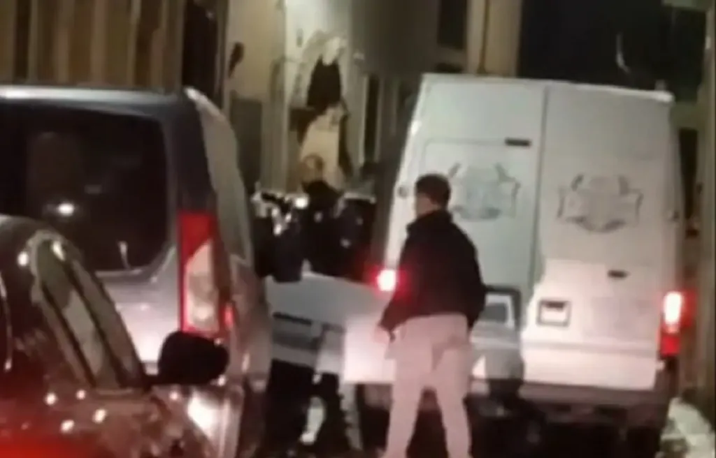 Il feretro del bambino di 9 anni sarà trasferito in obitorio per l'autopsia