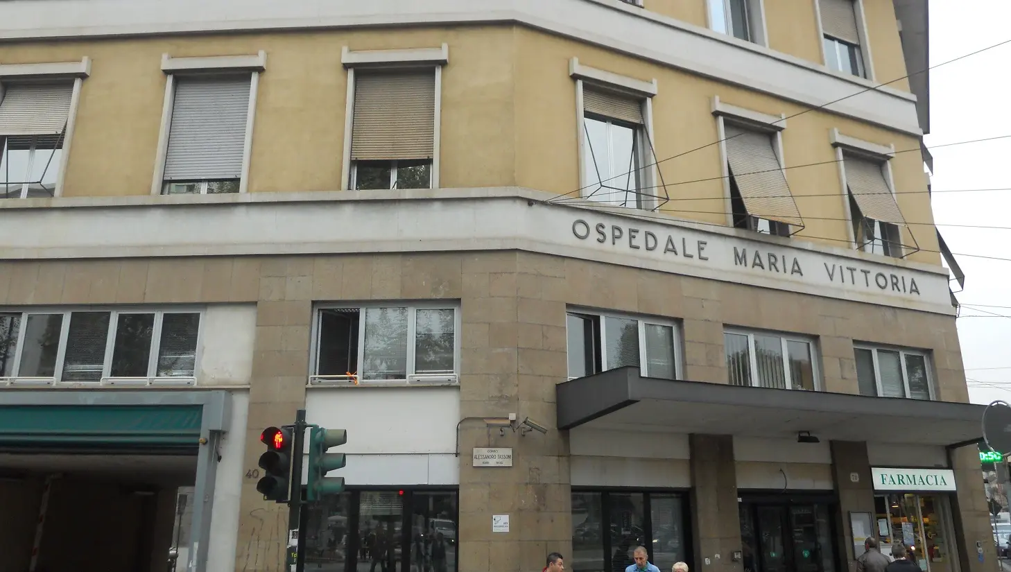 Neonata trovata con la testa nel water a Ciriè, rianimata dal 118: ‘Non sapevo di essere incinta’