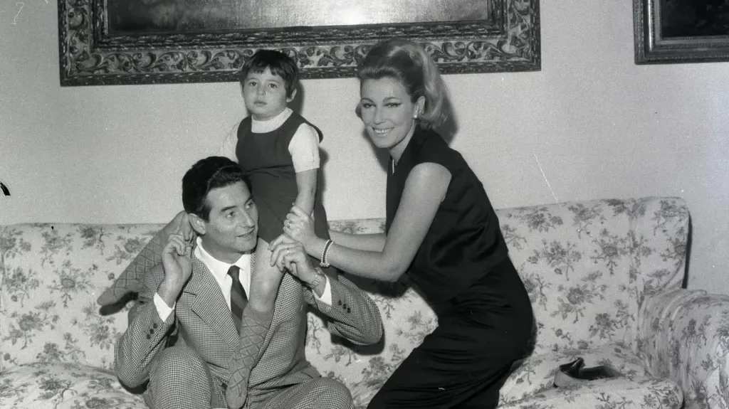 Lorenzo Buffon con moglie e figli