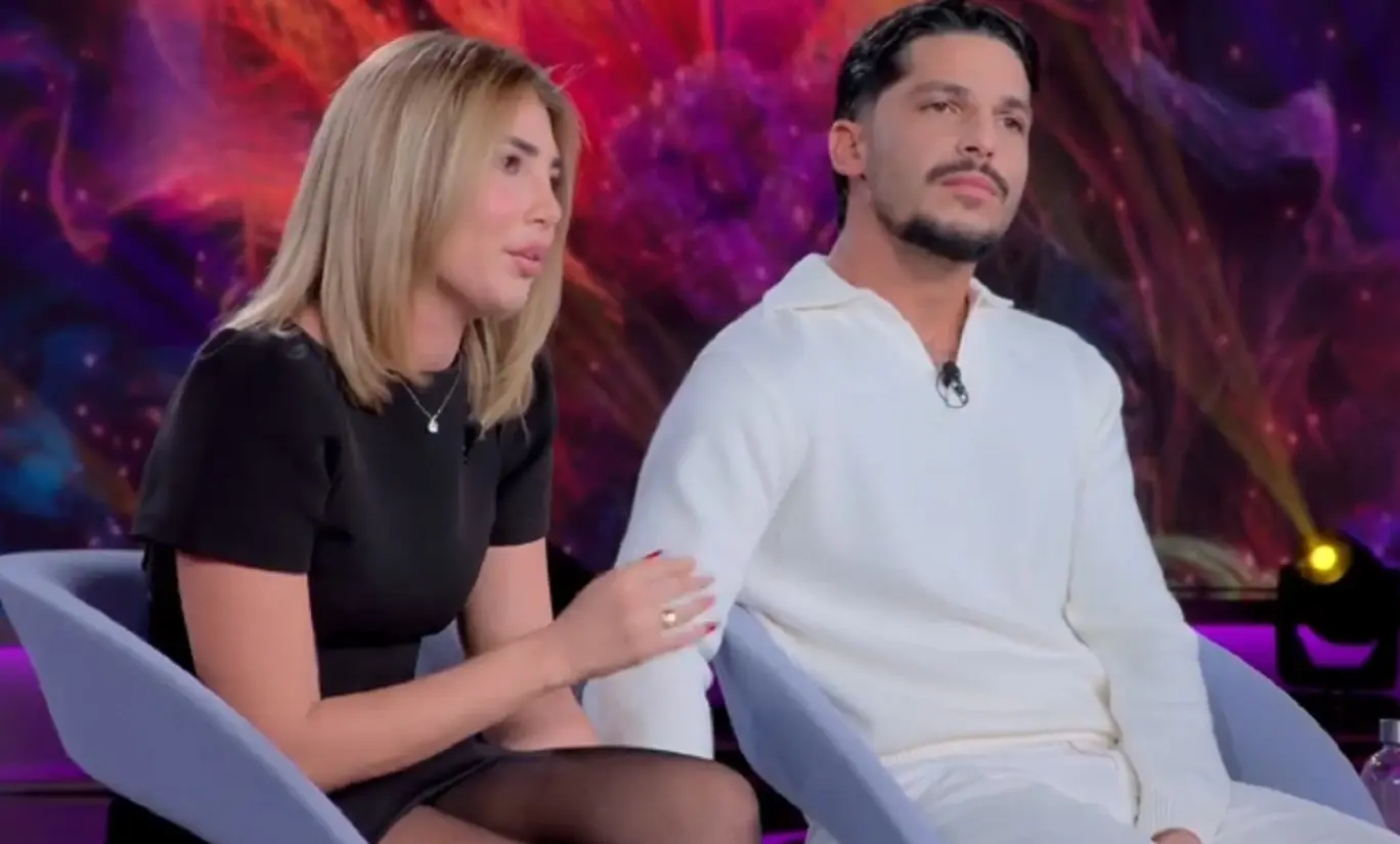 Martina De Ioannon e Gianmarco Steri a Verissimo, dalla scelta sbagliata al bacio ‘É bastato per capire’ Martina De Ioannon e Gianmarco Steri a Verissimo, dalla scelta sbagliata al bacio ‘É bastato per capire’