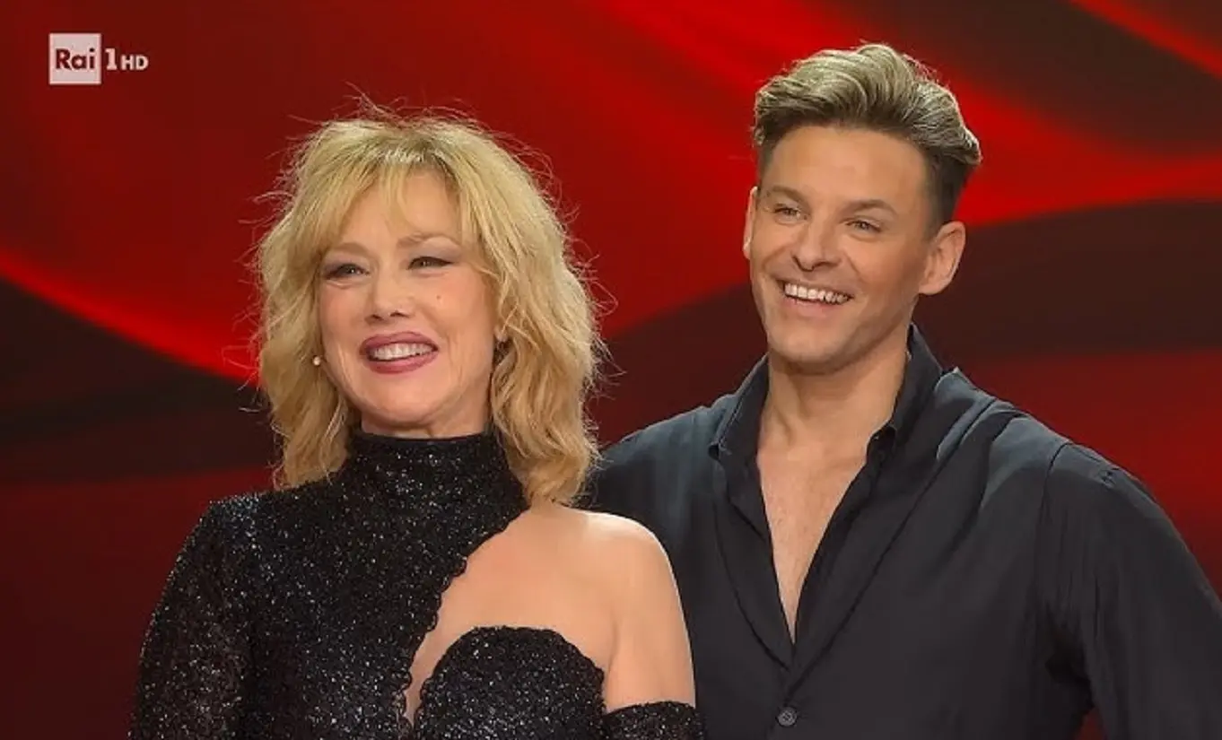 Ballando con le Stelle, infortunio per Carlo Aloia: cosa accadrà a Nancy Brilli, spareggio a rischio Ballando con le Stelle, infortunio per Carlo Aloia: cosa accadrà a Nancy Brilli, spareggio a rischio