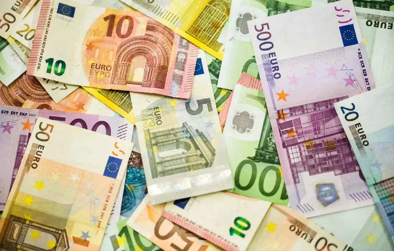 Redditi delle famiglie italiane in calo del 4%: vent’anni di stagnazione secondo Eurostat Redditi delle famiglie italiane in calo del 4%: vent’anni di stagnazione secondo Eurostat