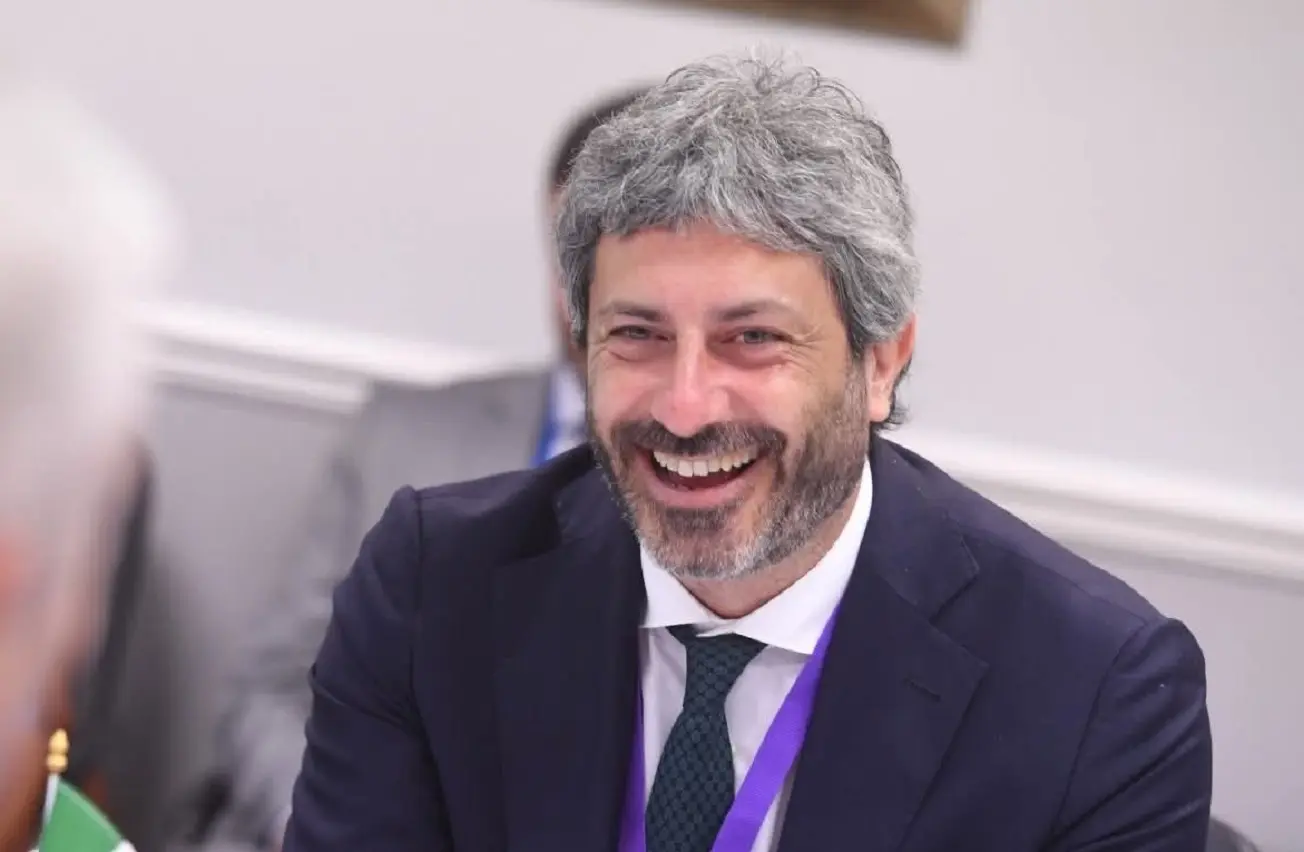 Roberto Fico si prende la Campania, eletto governatore: “Senza rispondere agli insulti” Roberto Fico si prende la Campania, eletto governatore: “Senza rispondere agli insulti”