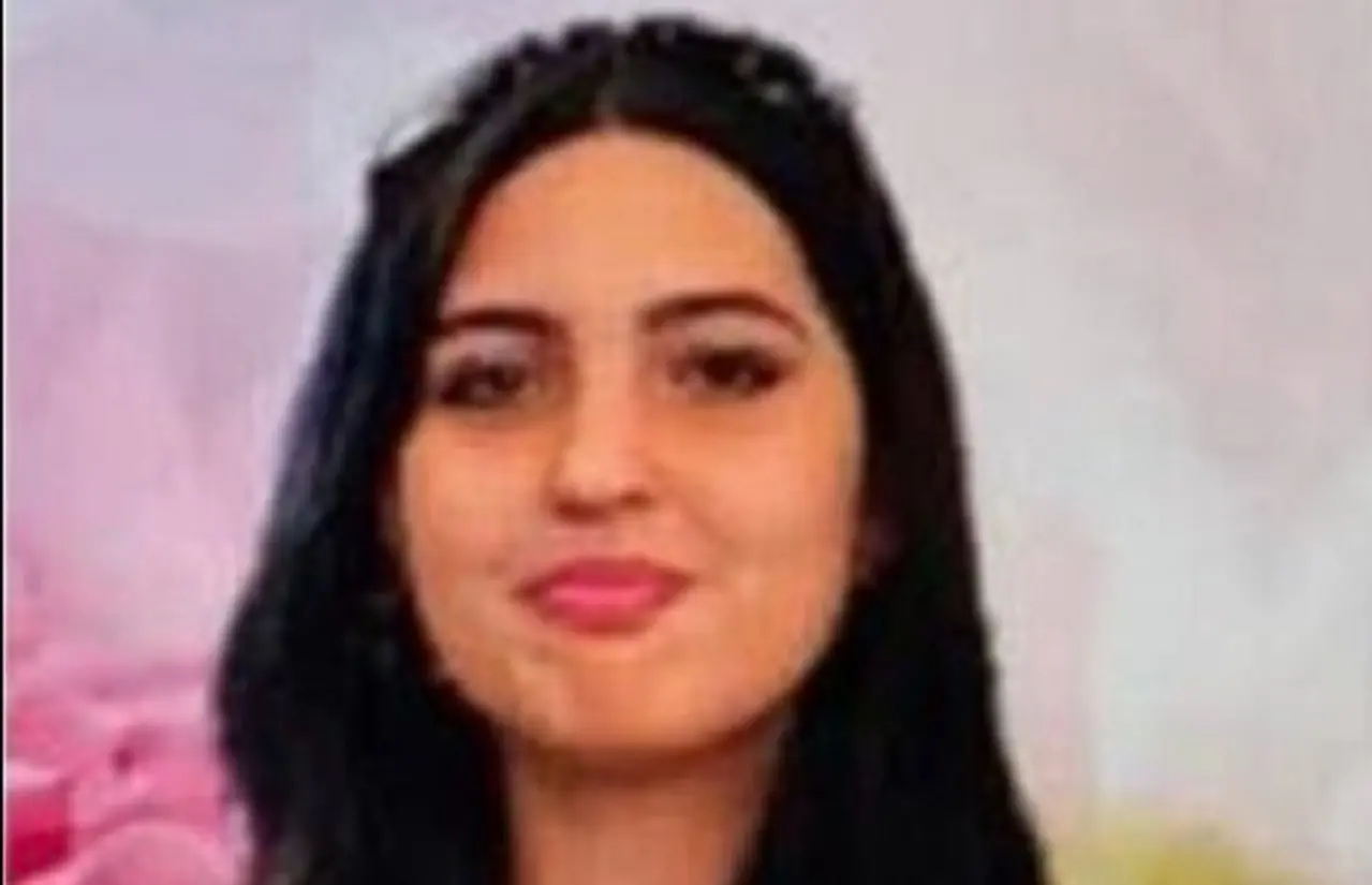 Potenza in lutto per Sonia Romano: l’ultimo saluto alla 17enne morta dopo la caduta dal balcone Potenza in lutto per Sonia Romano: l’ultimo saluto alla 17enne morta dopo la caduta dal balcone