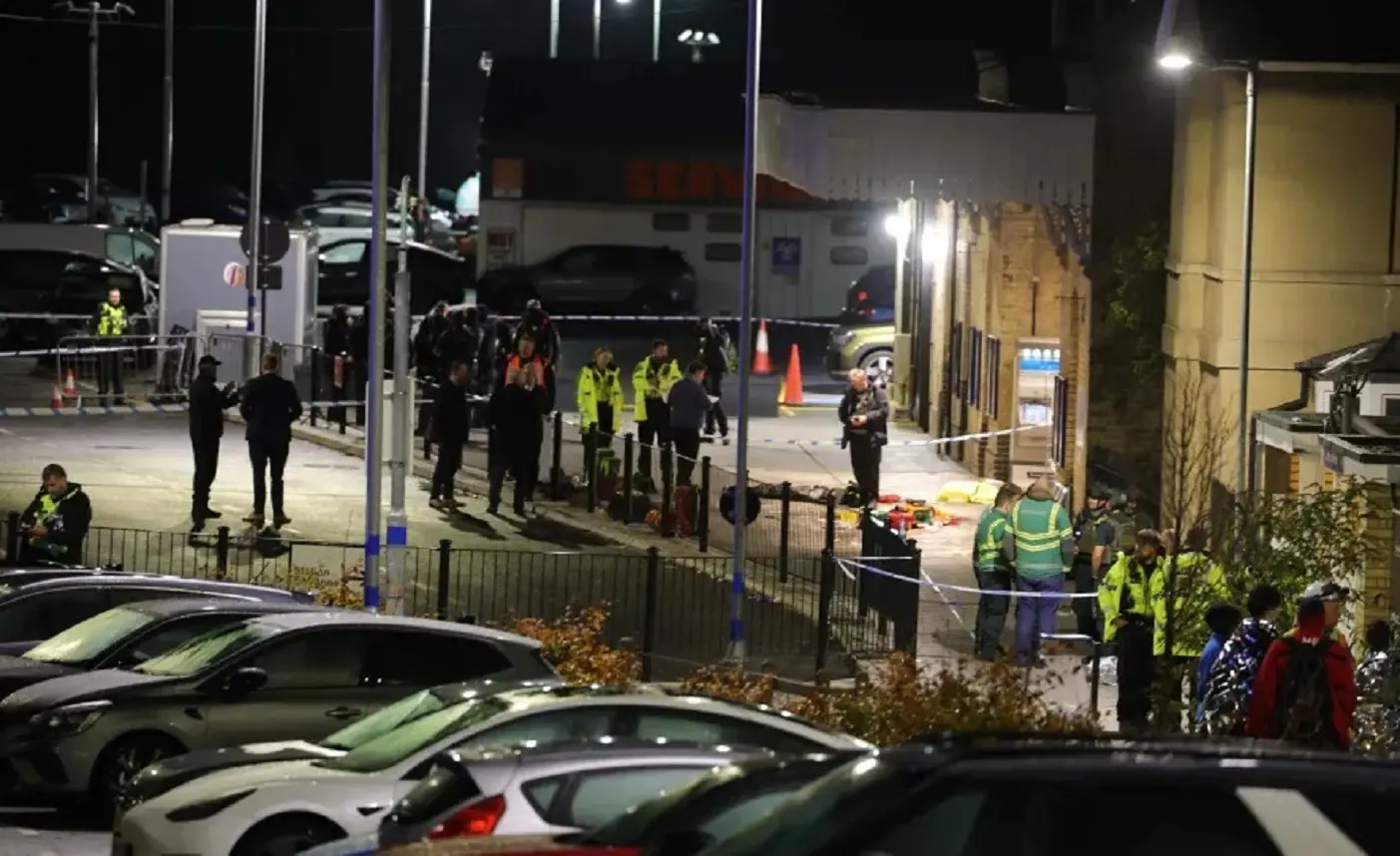 Accoltellamento di massa su un treno per Huntingdon: almeno dieci feriti e due arresti Accoltellamento di massa su un treno per Huntingdon: almeno dieci feriti e due arresti