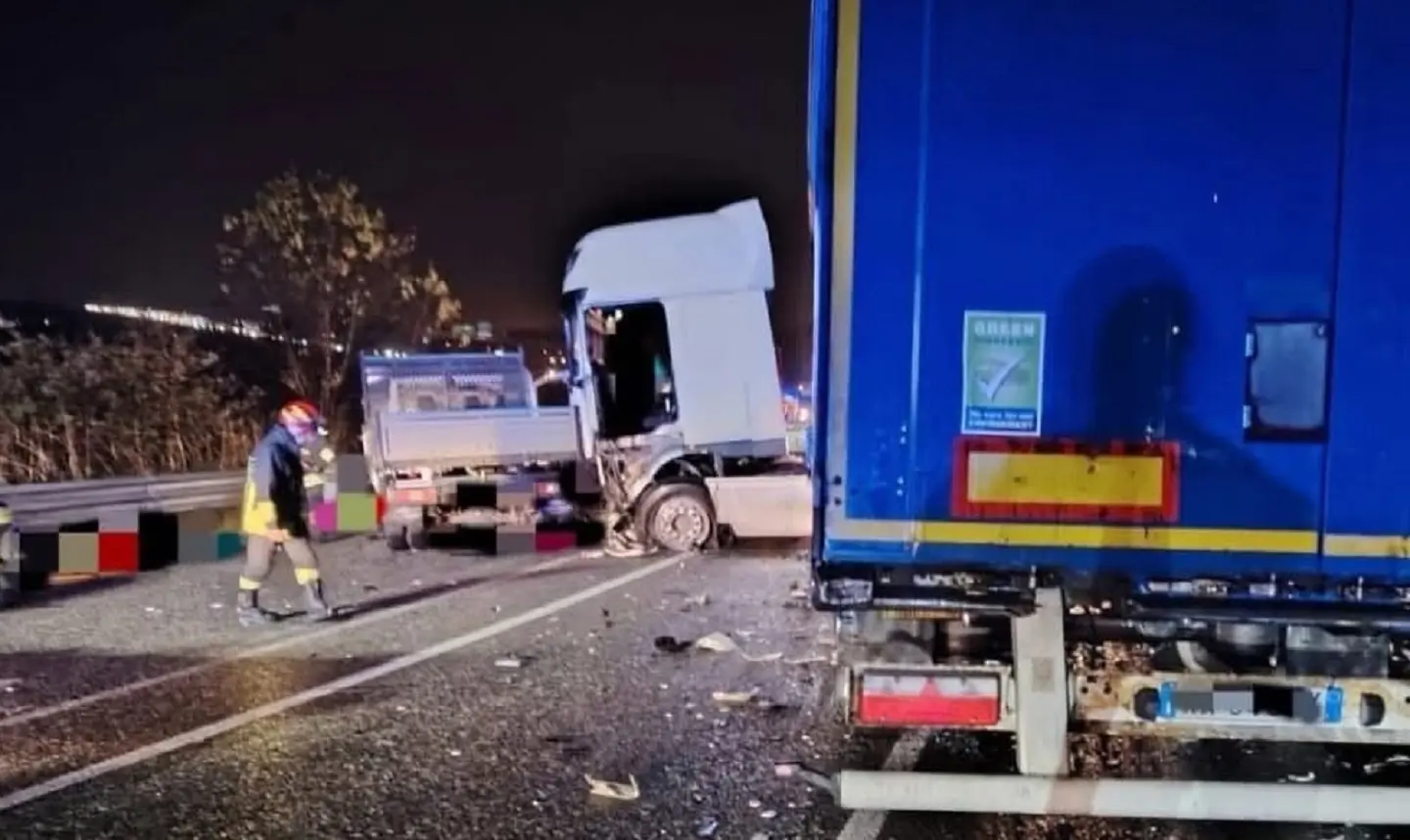 Tragedia al tramonto sulla via Emilia: Nicolas Costa muore a 23 anni nello schianto frontale con un Tir