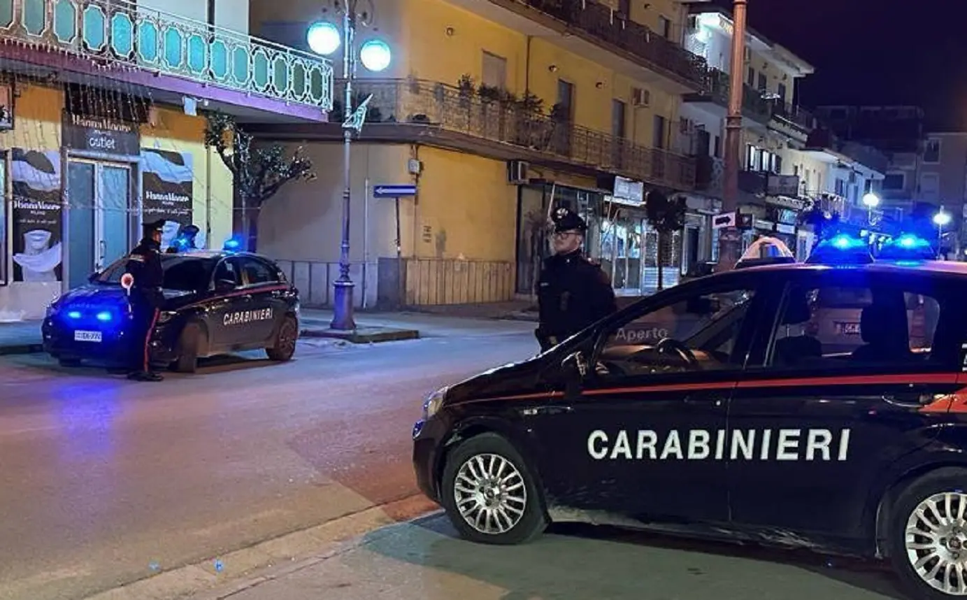 donna accoltellata a qualiano 35enne in fin di vita caccia all8217aggressore in fuga