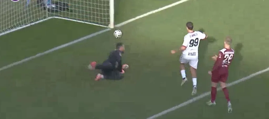 D'Amico porta in vantaggo il Foggia ma il gol viene annullato per fuorigioco millimetrico