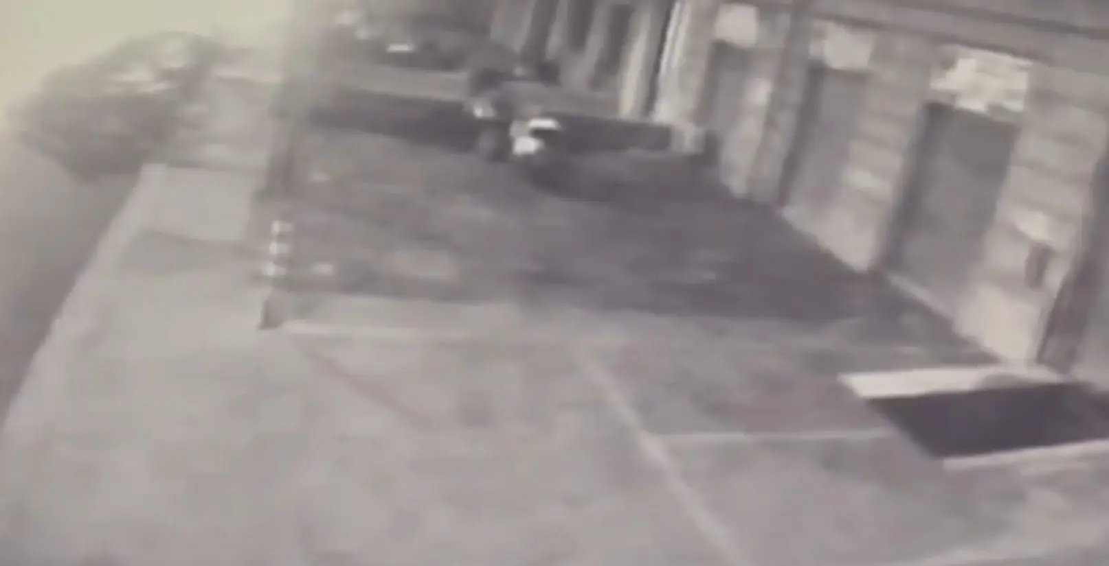 Genova, 12enne travolto da ambulanza davanti a scuola: trauma cranico gravissimo, città in ansia