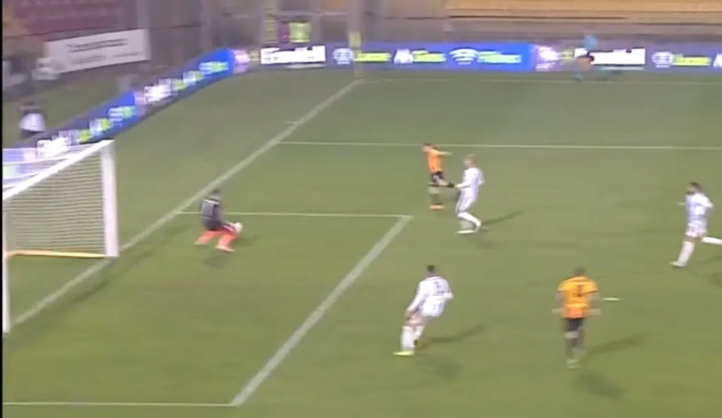 Donnarumma prende gol sul suo palo