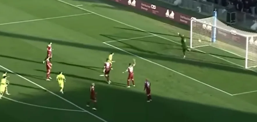 Grandolfo devia di testa e porta in vantaggio il Trapani