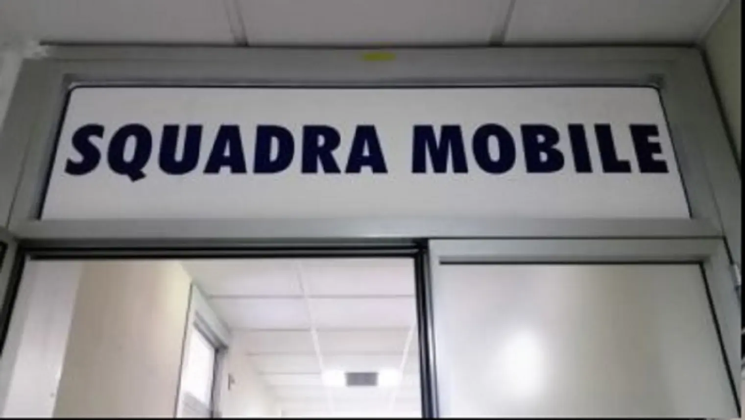 Terni, ragazze attirate “per trattamenti estetici”: titolare in carcere per abusi, negozi chiusi