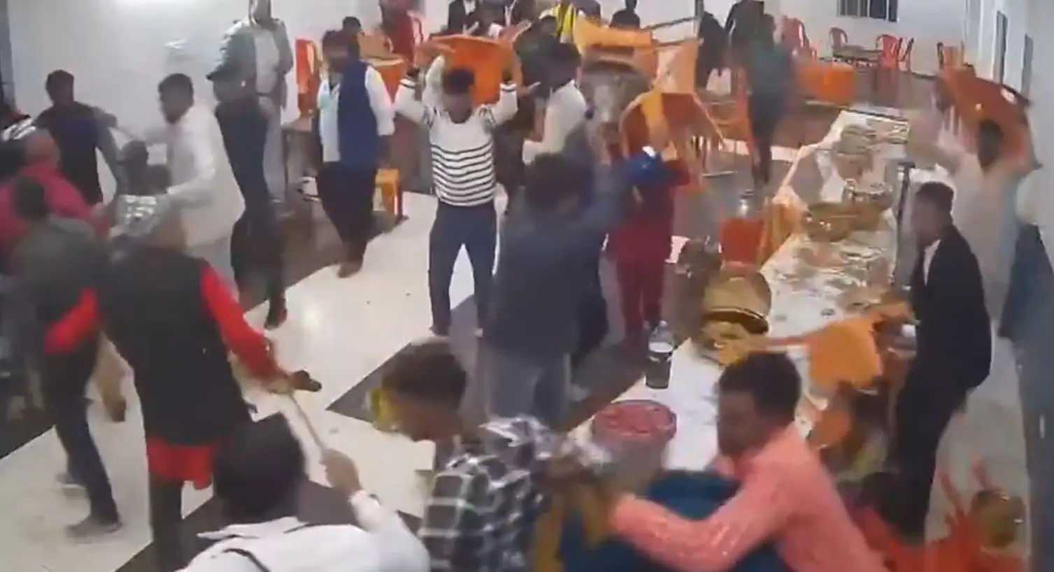 Dolci finiti al buffet, nozze in India trasformate in guerriglia: matrimonio annullato e famiglie in tribunale