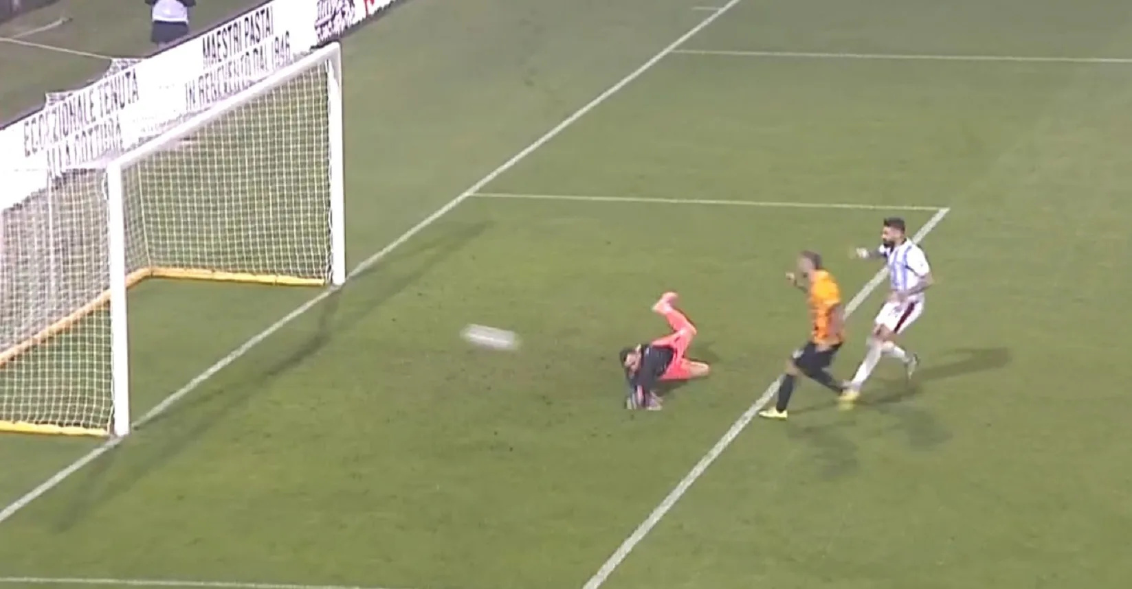 Pagelle Benevento–Salernitana 5 1, Donnarumma e difesa da brividi, De Boer non decolla: Raffaele chiede scusa