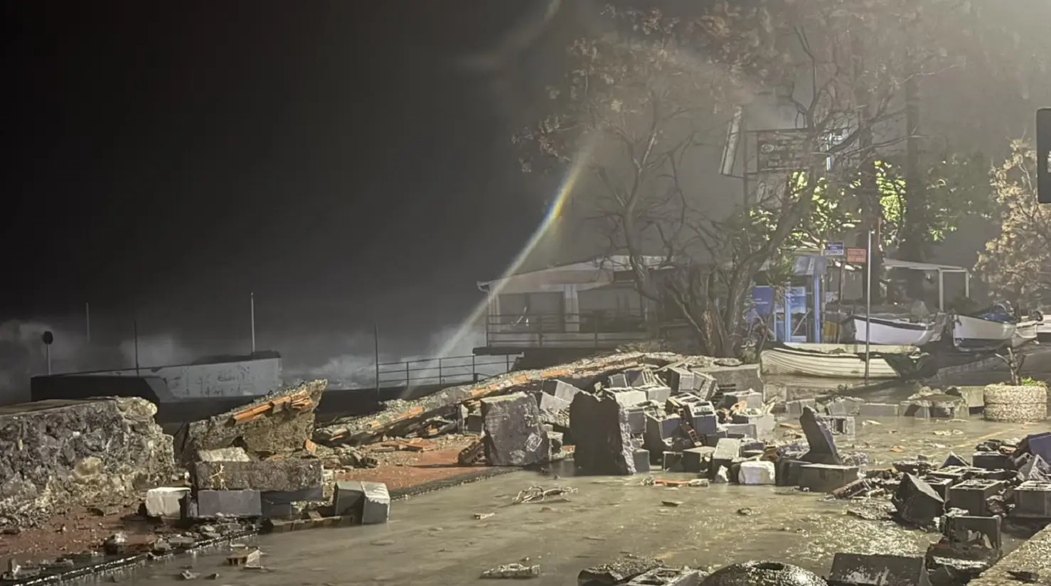 Ciclone Harry, sindaci travolti da un’onda in diretta: Sicilia e Calabria in ginocchio, allerta rossa prorogata