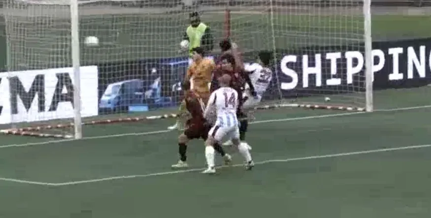 Il palo centrato da Lescano