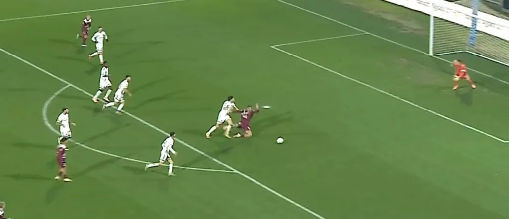 Il rigore per fallo su Ferrari