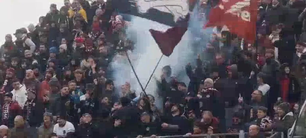 La gioia dei tifosi dopo il gol di De Boer