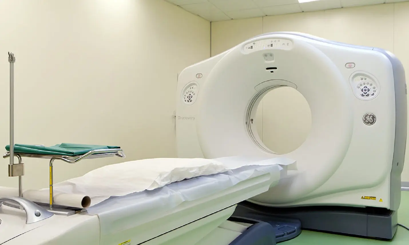 Enzo Puccini muore all’improvviso durante una Tac nel giorno del suo compleanno, choc a Portoferraio