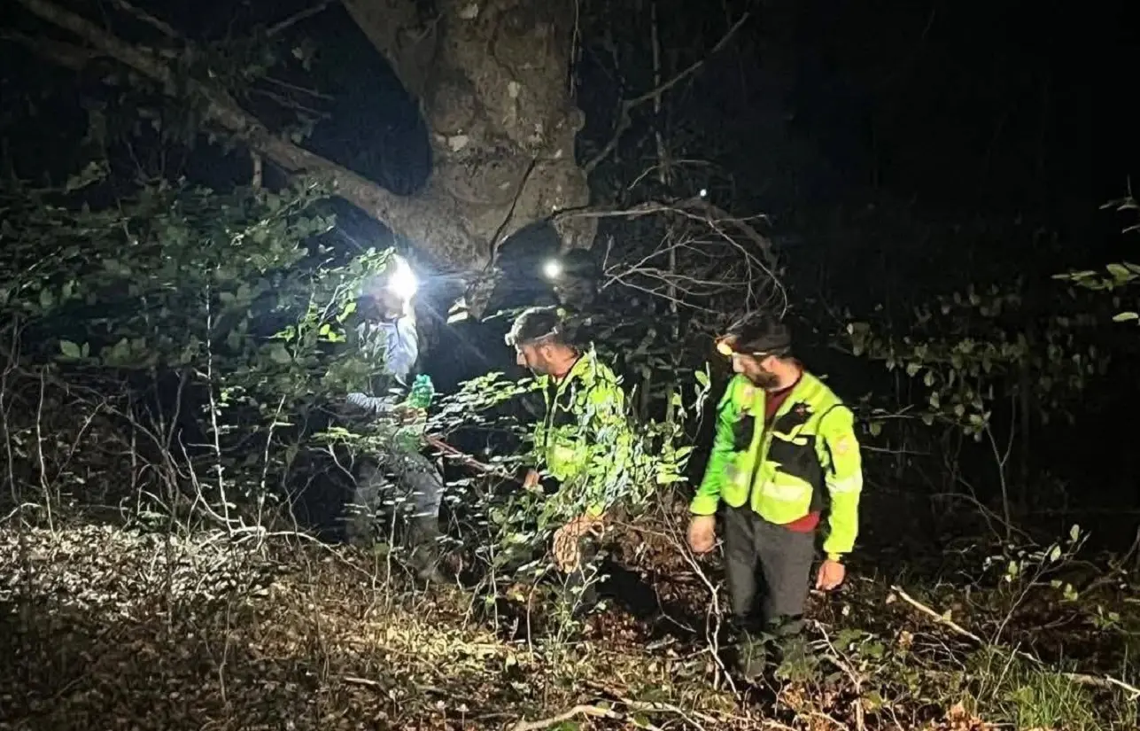 Scout dispersi sul monte Calpazio a Capaccio Paestum: ore di paura, ritrovati sani e salvi Scout dispersi sul monte Calpazio a Capaccio Paestum: ore di paura, ritrovati sani e salvi