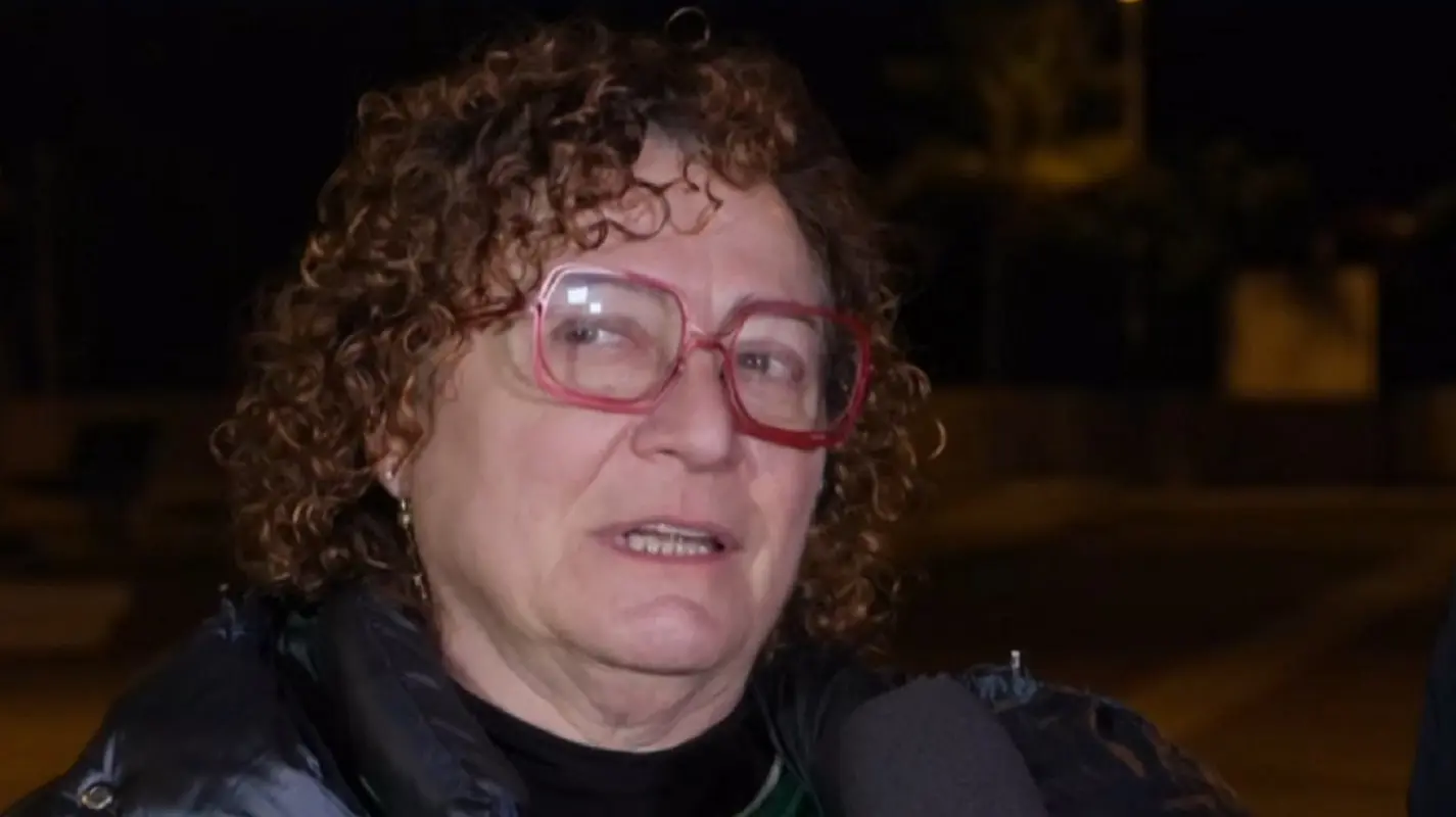 Famiglia nel bosco, la prima lezione della maestra Lidia: ‘La figlia più grande non è pronta per la terza’