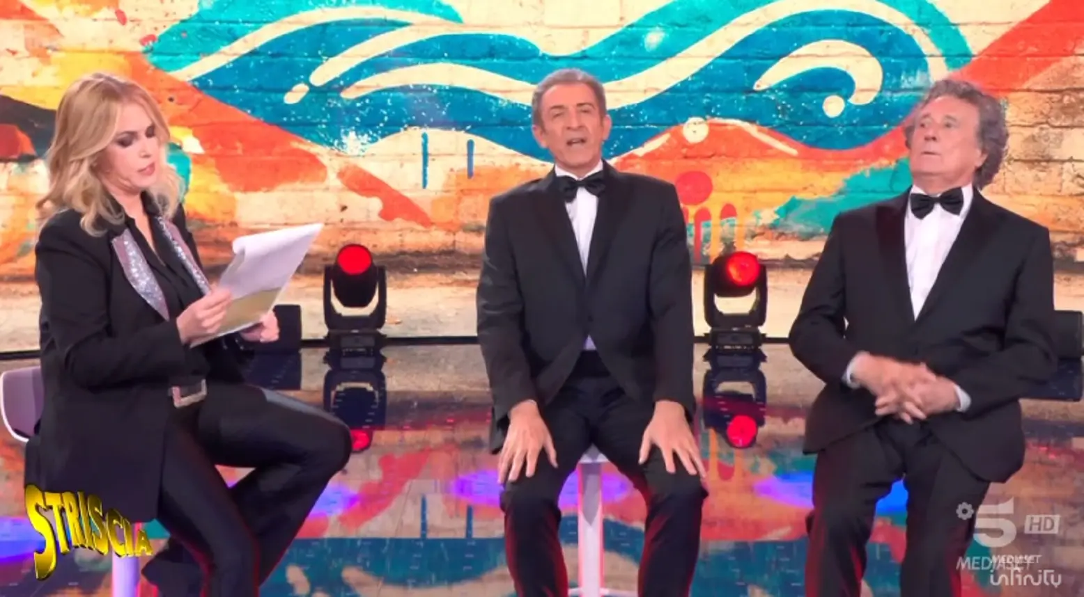 Striscia la Notizia, bocciatura quasi totale sui social: il ritorno in prima serata non convince Striscia la Notizia, bocciatura quasi totale sui social: il ritorno in prima serata non convince