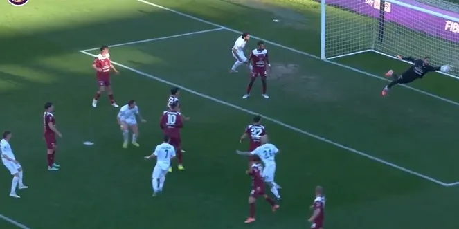 Donnarumma devia in angolo