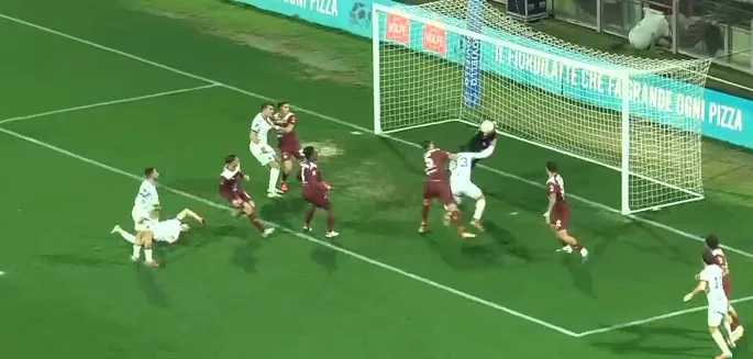 Donnarumma salva in uscita